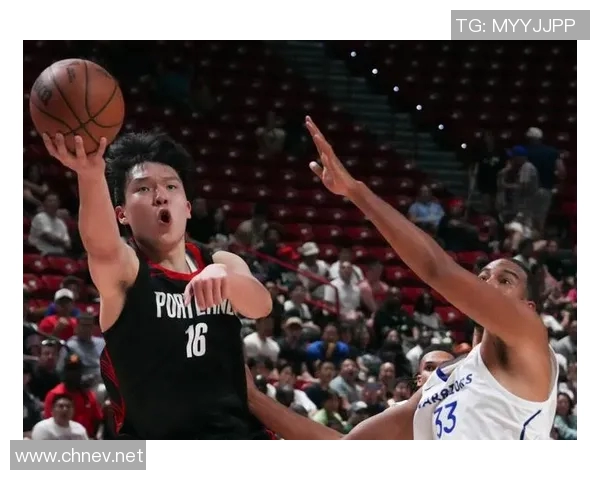 开拓者主帅开始厌烦了？赛后采访被问及杨瀚森，露出不耐烦表情！